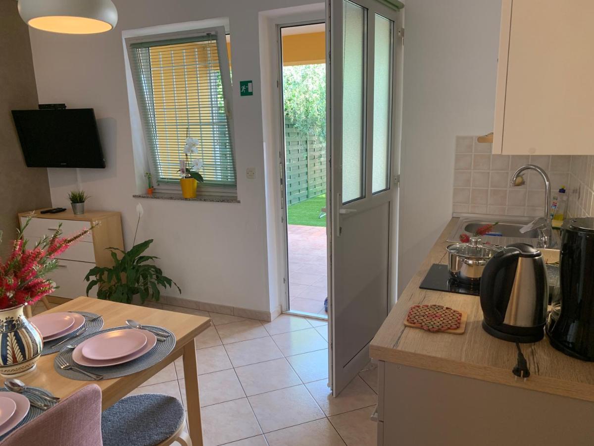 Villa Ulika - 3 Apt For 4 Persons Pula Zewnętrze zdjęcie