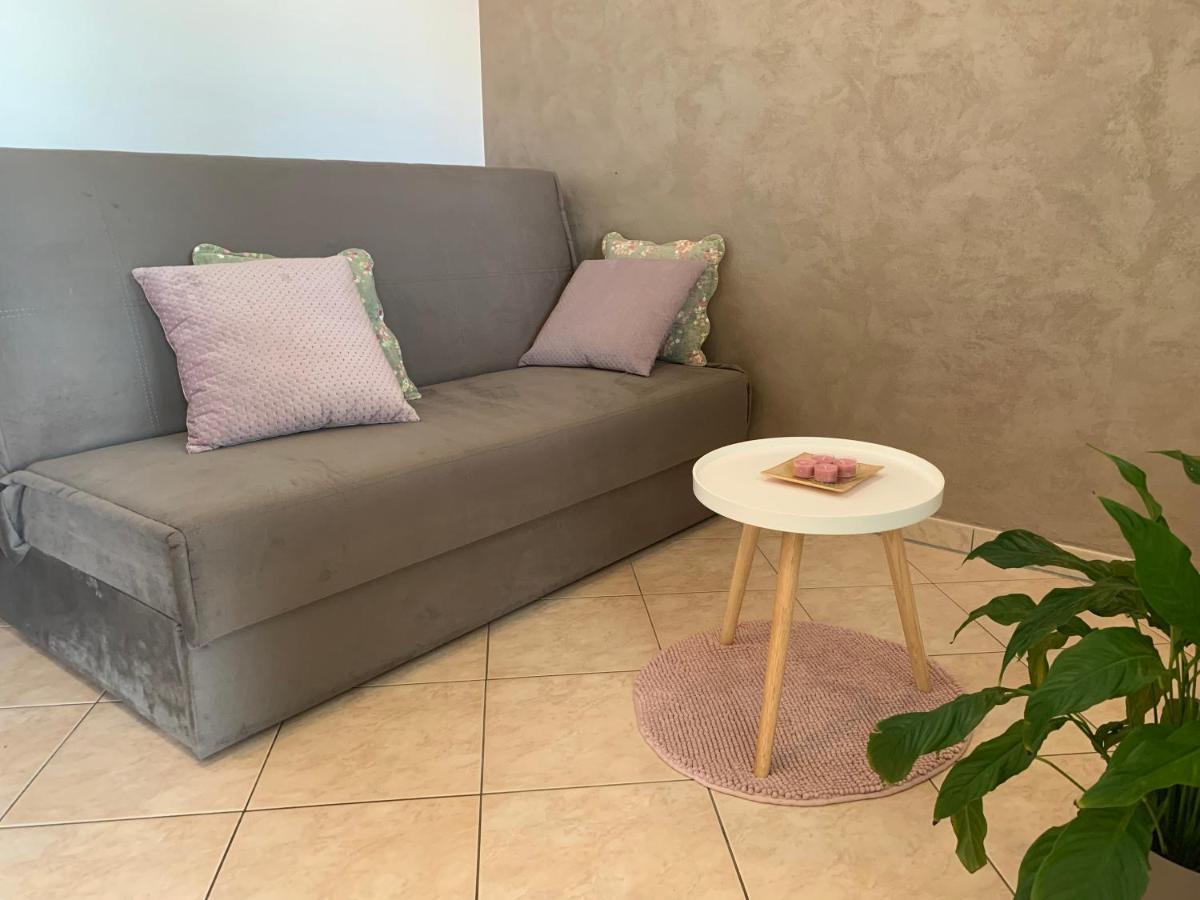 Villa Ulika - 3 Apt For 4 Persons Pula Zewnętrze zdjęcie