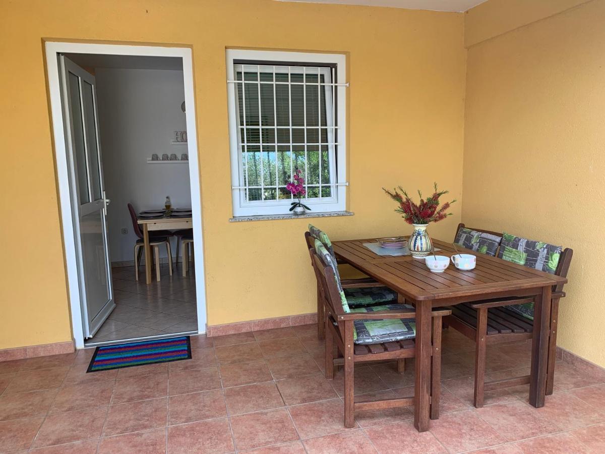 Villa Ulika - 3 Apt For 4 Persons Pula Zewnętrze zdjęcie