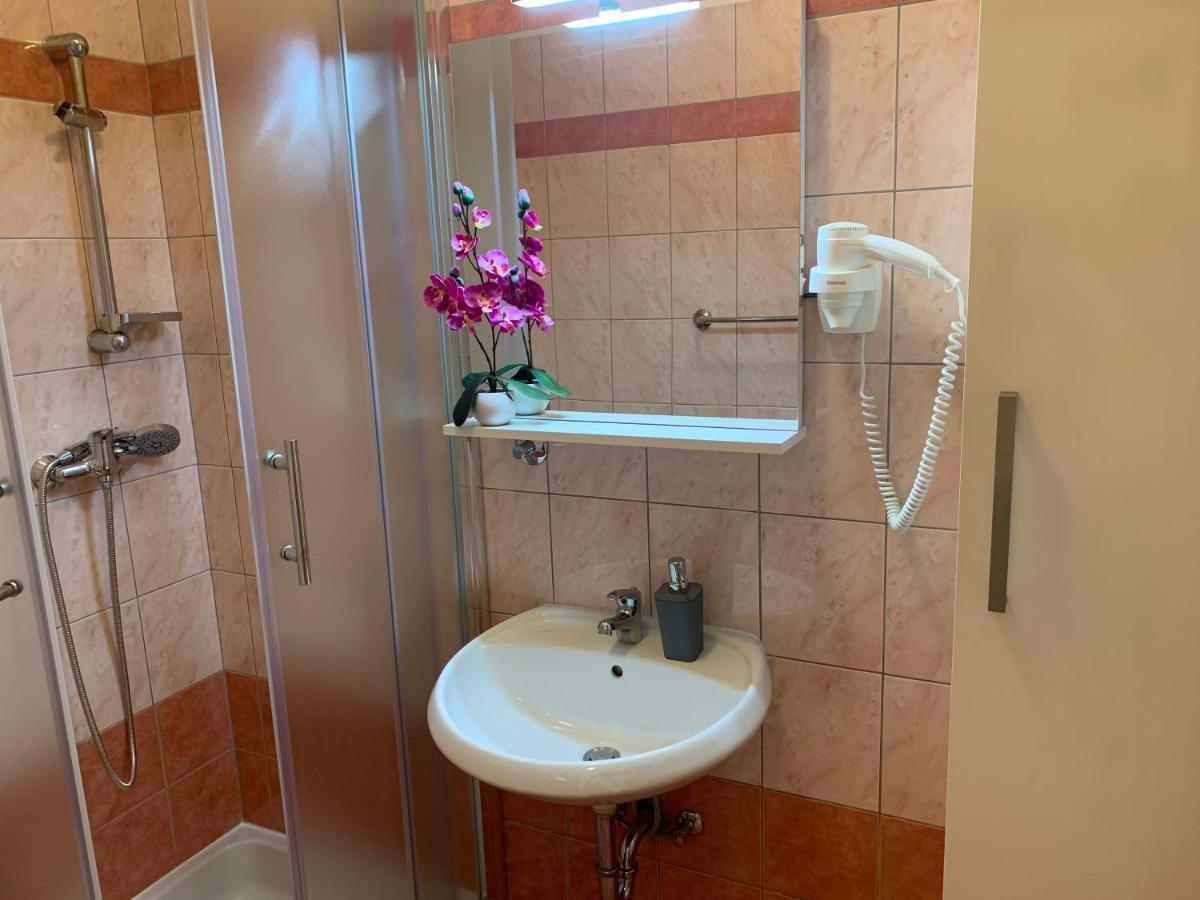 Villa Ulika - 3 Apt For 4 Persons Pula Zewnętrze zdjęcie