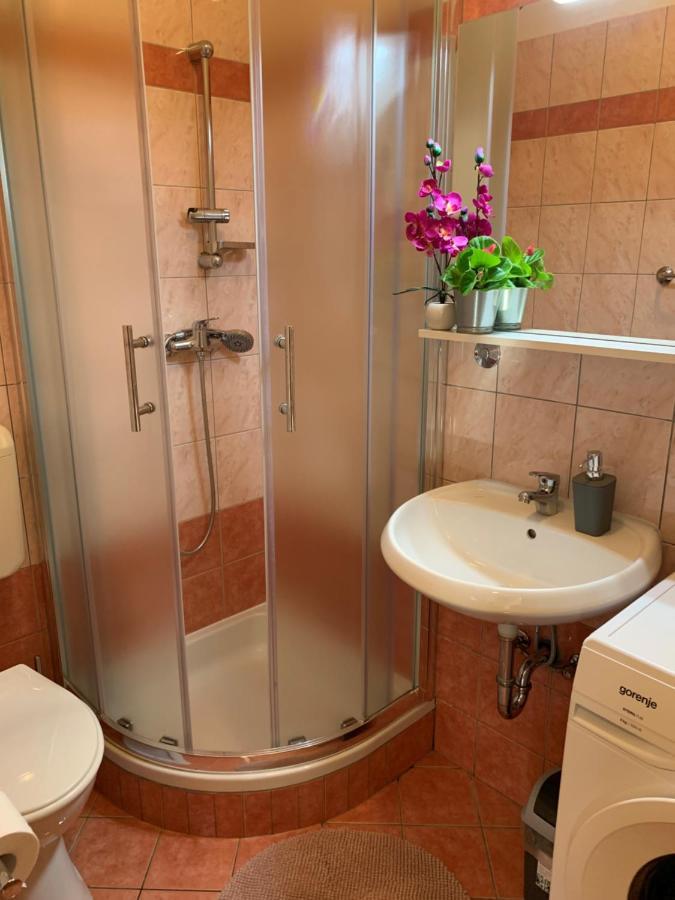 Villa Ulika - 3 Apt For 4 Persons Pula Zewnętrze zdjęcie