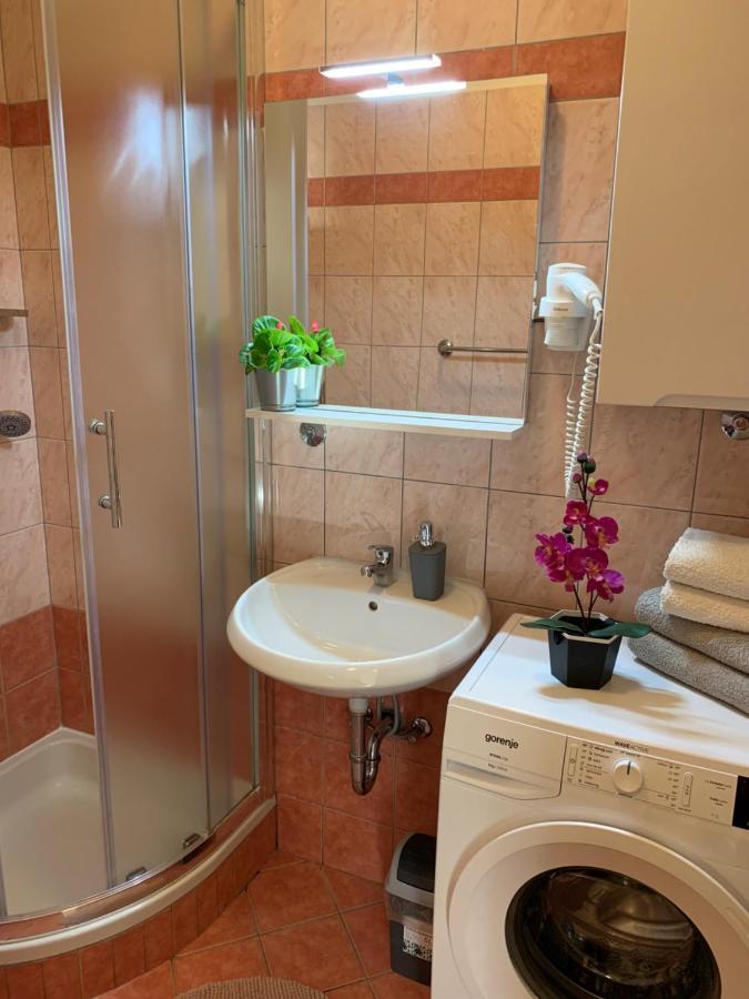 Villa Ulika - 3 Apt For 4 Persons Pula Zewnętrze zdjęcie