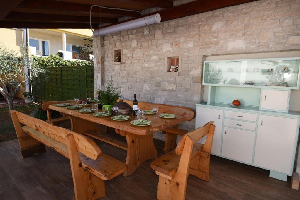 Villa Ulika - 3 Apt For 4 Persons Pula Zewnętrze zdjęcie