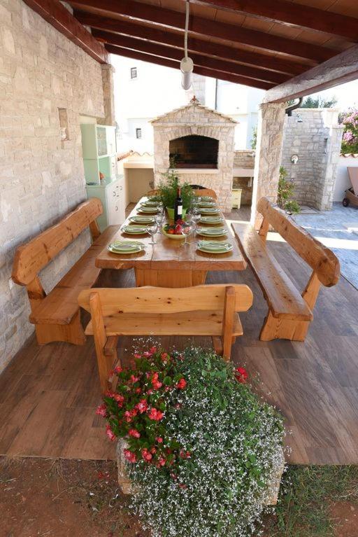 Villa Ulika - 3 Apt For 4 Persons Pula Zewnętrze zdjęcie