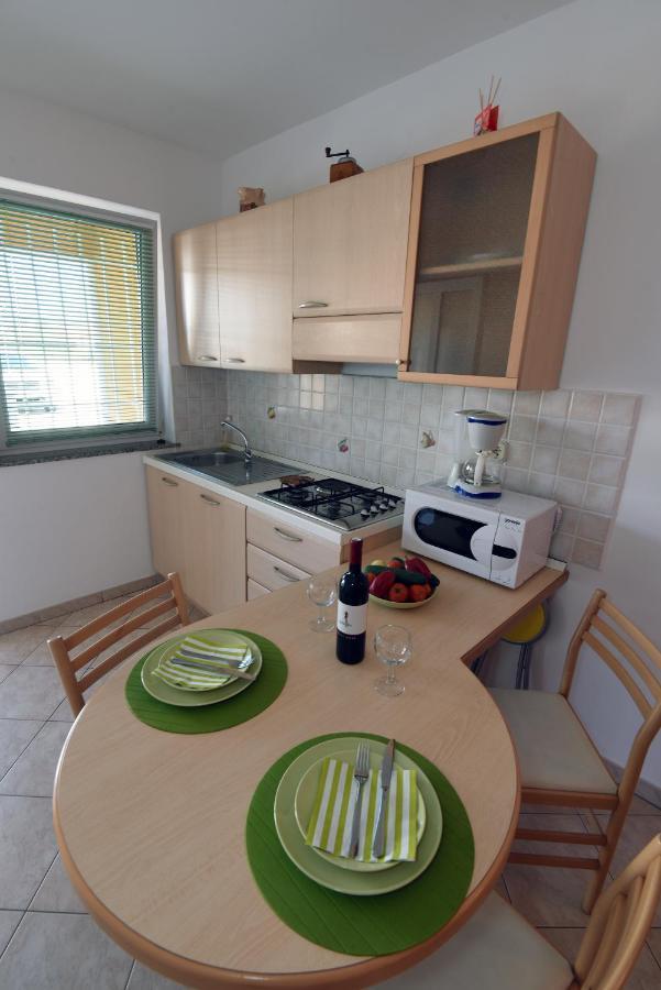 Villa Ulika - 3 Apt For 4 Persons Pula Zewnętrze zdjęcie