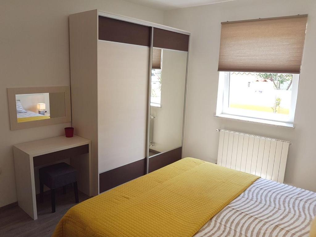 Villa Ulika - 3 Apt For 4 Persons Pula Zewnętrze zdjęcie