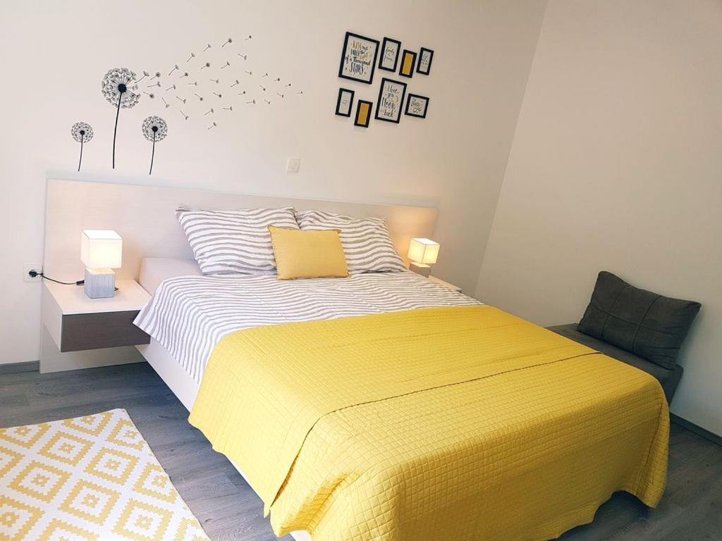 Villa Ulika - 3 Apt For 4 Persons Pula Zewnętrze zdjęcie