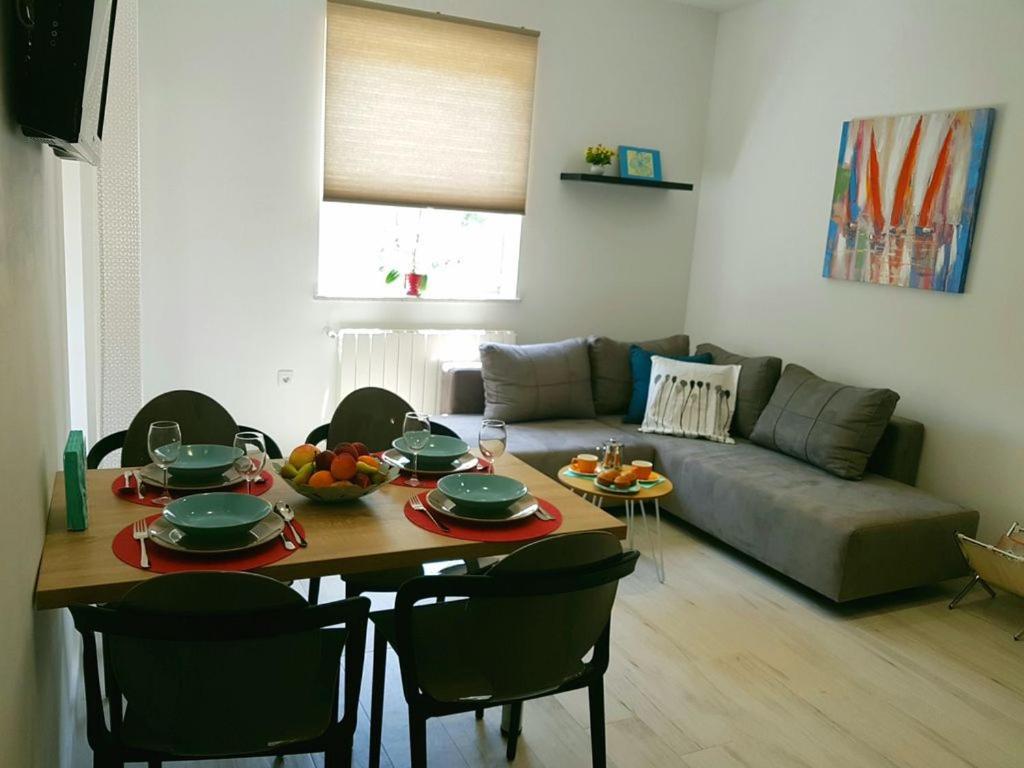 Villa Ulika - 3 Apt For 4 Persons Pula Zewnętrze zdjęcie